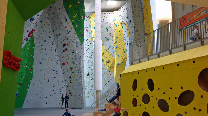  DAV-Kletterzentrum des Sächsischen Bergsteigerbundes in Dresden in der Papiermühlengasse, 2015 | © SchiDD, Wikimedia commons, CC-BY-SA-4.0